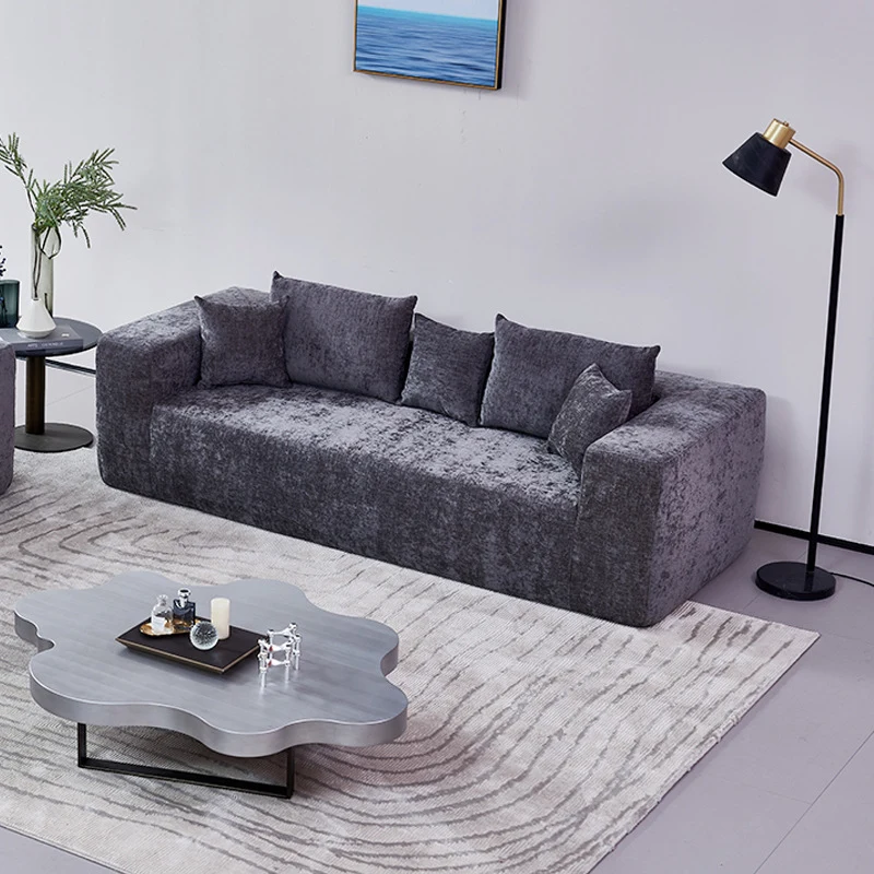 Bequemes Sofa in einer Box